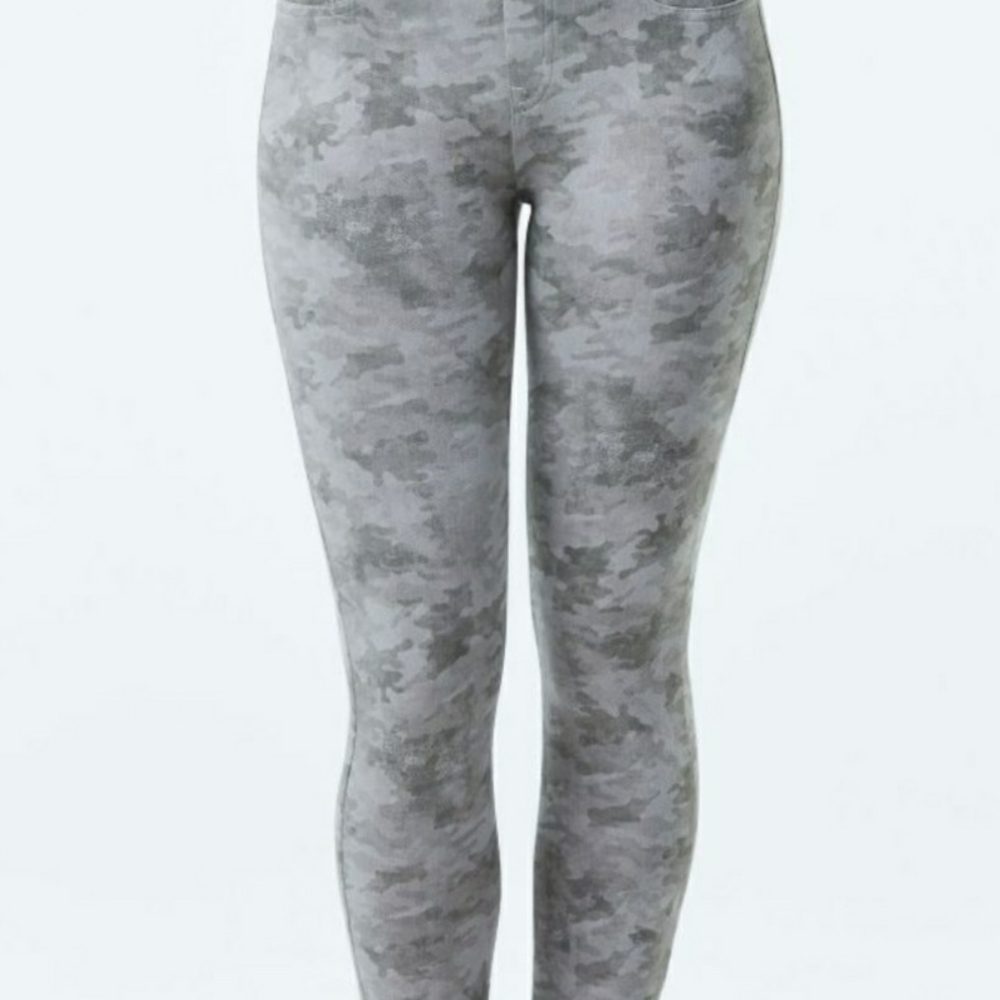 🚫🚫SOLD🚫🚫Spanx camo jeanish